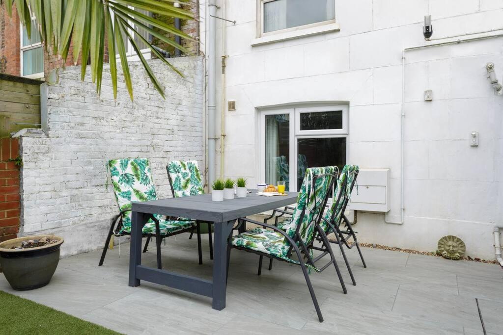 Seaside Escape Apartment Portsmouth Exterior photo